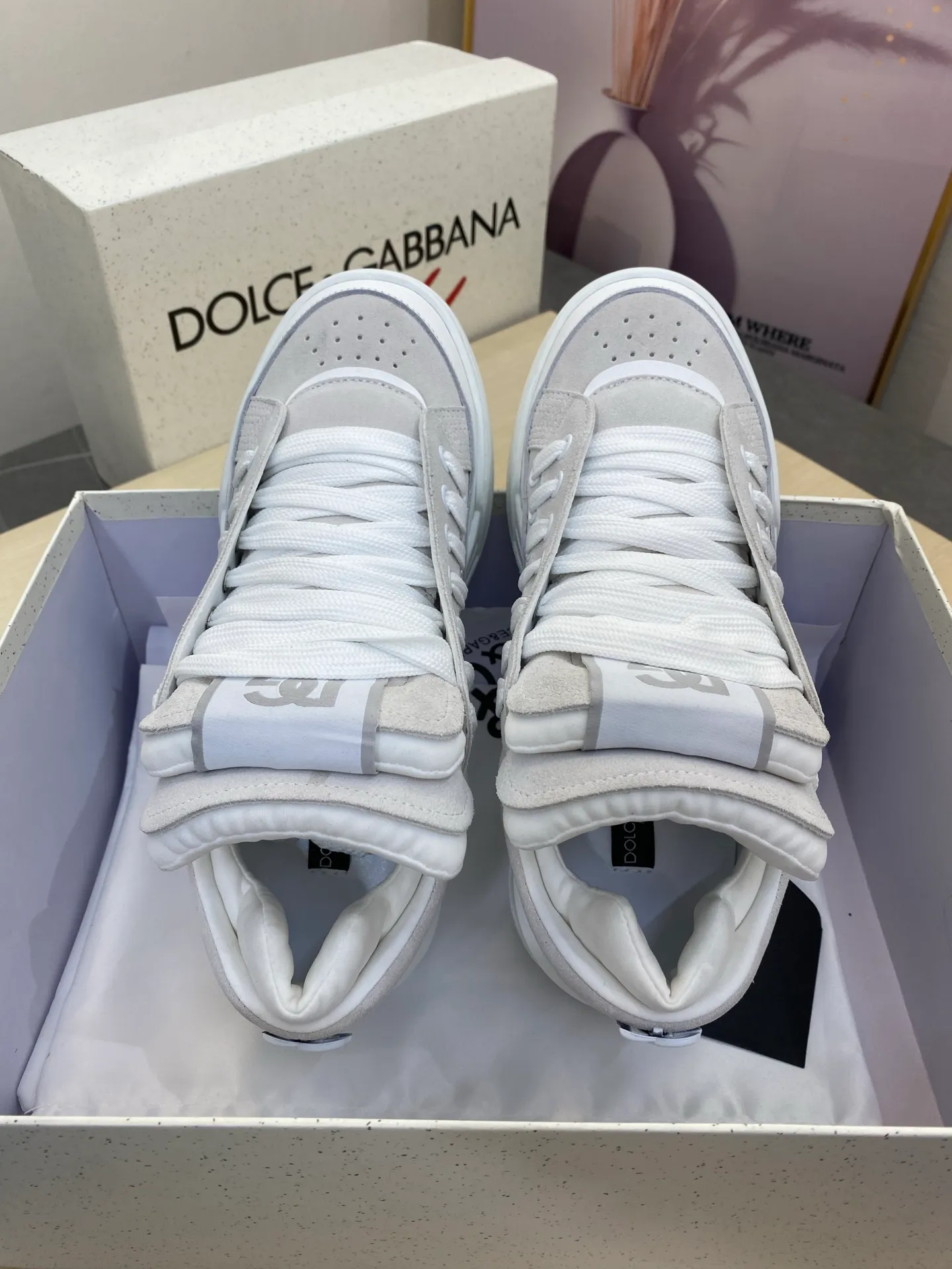 P740••New arrivals••Dolce&Gabbana••DG✔️High-end men's sports•casual shoes. Original goods from top counters. Original imported cowhide, multi-material splicing design ➕Imported cowhide lining, cowhide feet ➕Original TPR elastic outsole.  Size: 39-44 (38, 45 customized)